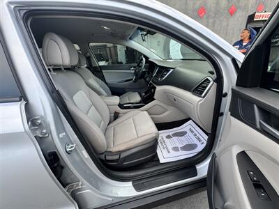 2016 Hyundai TUCSON SE - Photo 11 - Winnetka, CA 91306