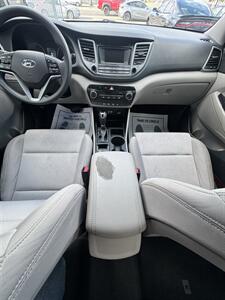 2016 Hyundai TUCSON SE - Photo 17 - Winnetka, CA 91306