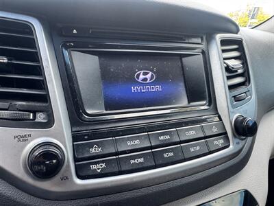 2016 Hyundai TUCSON SE - Photo 9 - Winnetka, CA 91306
