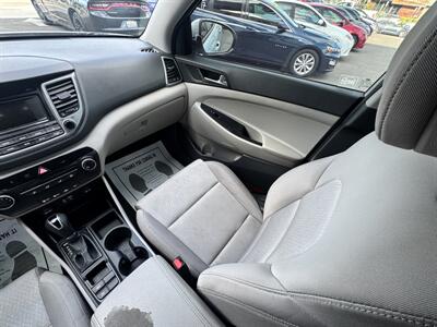 2016 Hyundai TUCSON SE - Photo 21 - Winnetka, CA 91306