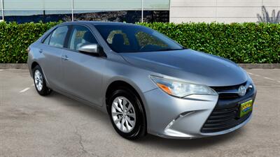 2016 Toyota Camry LE   - Photo 2 - Winnetka, CA 91306