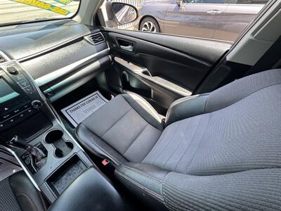 2017 Toyota Camry SE   - Photo 15 - Winnetka, CA 91306