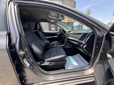 2017 Toyota Camry SE   - Photo 9 - Winnetka, CA 91306