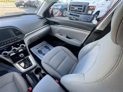 2019 Hyundai ELANTRA SEL   - Photo 12 - Winnetka, CA 91306