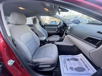 2019 Hyundai ELANTRA SEL   - Photo 16 - Winnetka, CA 91306