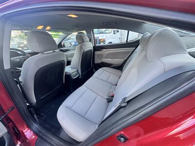2019 Hyundai ELANTRA SEL   - Photo 9 - Winnetka, CA 91306