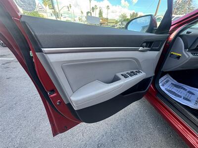 2019 Hyundai ELANTRA SEL   - Photo 8 - Winnetka, CA 91306