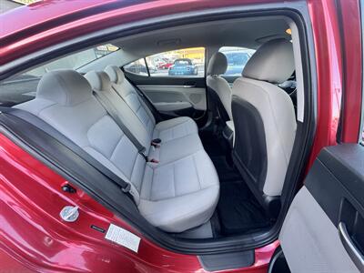 2019 Hyundai ELANTRA SEL   - Photo 18 - Winnetka, CA 91306