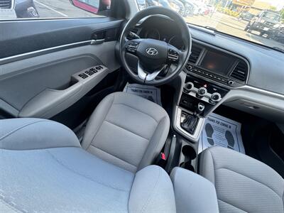 2019 Hyundai ELANTRA SEL   - Photo 13 - Winnetka, CA 91306