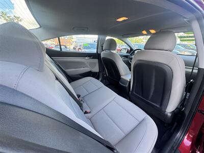 2019 Hyundai ELANTRA SEL   - Photo 15 - Winnetka, CA 91306