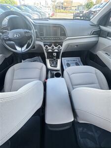 2019 Hyundai ELANTRA SEL   - Photo 14 - Winnetka, CA 91306