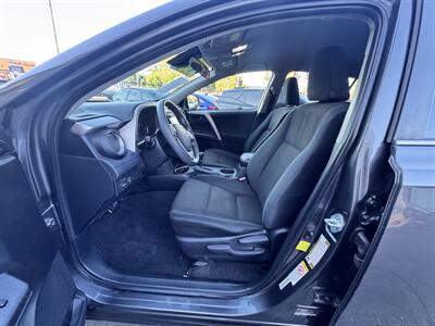 2018 Toyota RAV4 LE - Photo 9 - Winnetka, CA 91306