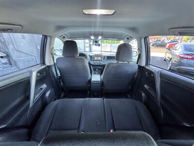 2018 Toyota RAV4 LE - Photo 20 - Winnetka, CA 91306