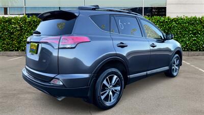 2018 Toyota RAV4 LE - Photo 4 - Winnetka, CA 91306