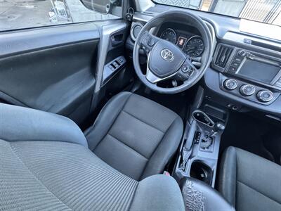 2018 Toyota RAV4 LE - Photo 14 - Winnetka, CA 91306