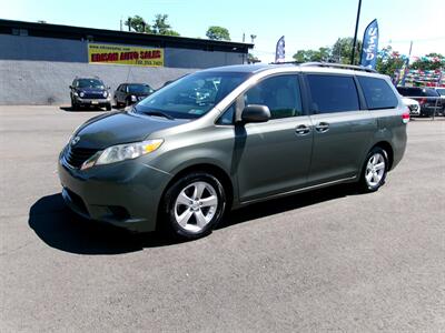 2013 Toyota Sienna LE Mobility 7-Passenger Minivan