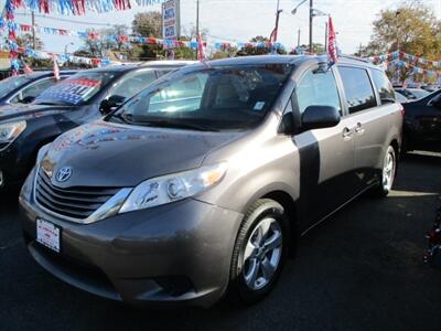 2015 Toyota Sienna LE 7-Passenger Auto Access Seat   - Photo 1 - Edison, NJ 08817