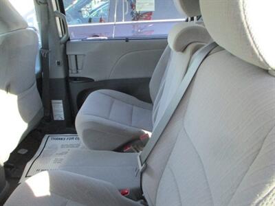 2015 Toyota Sienna LE 7-Passenger Auto Access Seat   - Photo 8 - Edison, NJ 08817