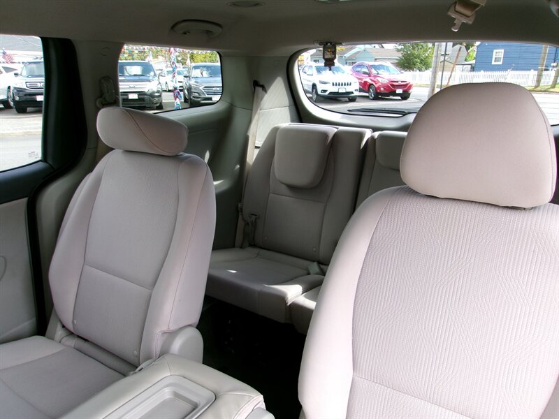 2021 Kia Sedona LX   - Photo 7 - Edison, NJ 08817