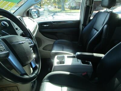 2013 Chrysler Town & Country Touring   - Photo 10 - Edison, NJ 08817