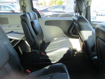 2013 Chrysler Town & Country Touring   - Photo 14 - Edison, NJ 08817