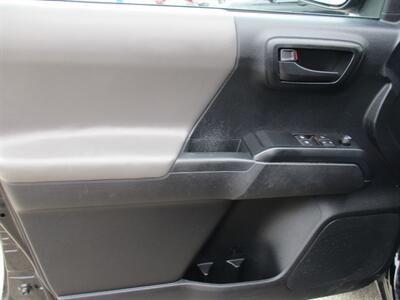2020 Toyota Tacoma TRD Sport   - Photo 25 - Bell, CA 90201