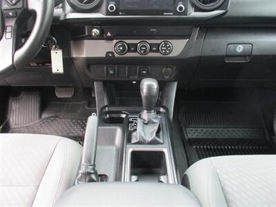 2020 Toyota Tacoma TRD Sport   - Photo 19 - Bell, CA 90201