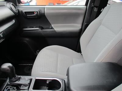 2020 Toyota Tacoma TRD Sport   - Photo 10 - Bell, CA 90201