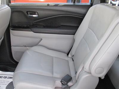 2021 Honda Pilot Touring-7P   - Photo 15 - Bell, CA 90201