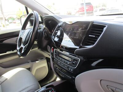 2021 Honda Pilot Touring-7P   - Photo 23 - Bell, CA 90201
