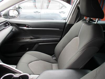 2023 Toyota Camry LE   - Photo 14 - Bell, CA 90201