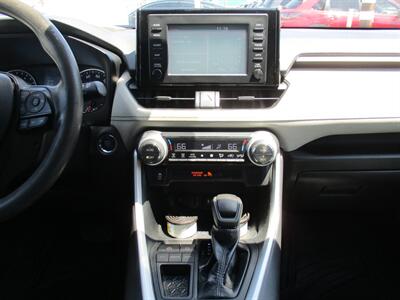 2019 Toyota RAV4 XLE   - Photo 26 - Bell, CA 90201