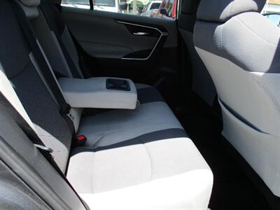 2019 Toyota RAV4 XLE   - Photo 15 - Bell, CA 90201