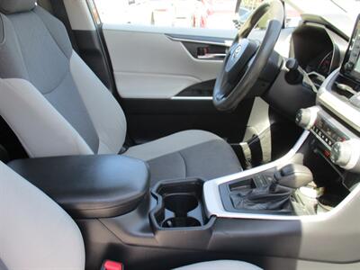 2019 Toyota RAV4 XLE   - Photo 19 - Bell, CA 90201