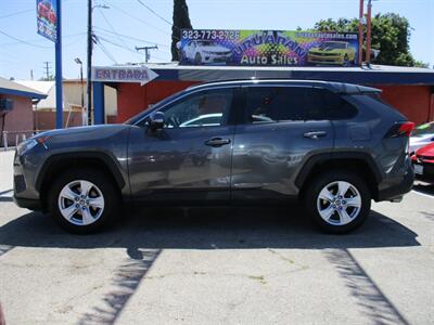 2019 Toyota RAV4 XLE   - Photo 9 - Bell, CA 90201