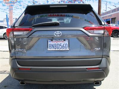 2019 Toyota RAV4 XLE   - Photo 7 - Bell, CA 90201