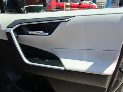 2019 Toyota RAV4 XLE   - Photo 23 - Bell, CA 90201