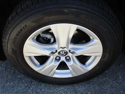2019 Toyota RAV4 XLE   - Photo 35 - Bell, CA 90201