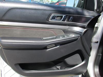 2018 Ford Explorer XLT   - Photo 36 - Bell, CA 90201
