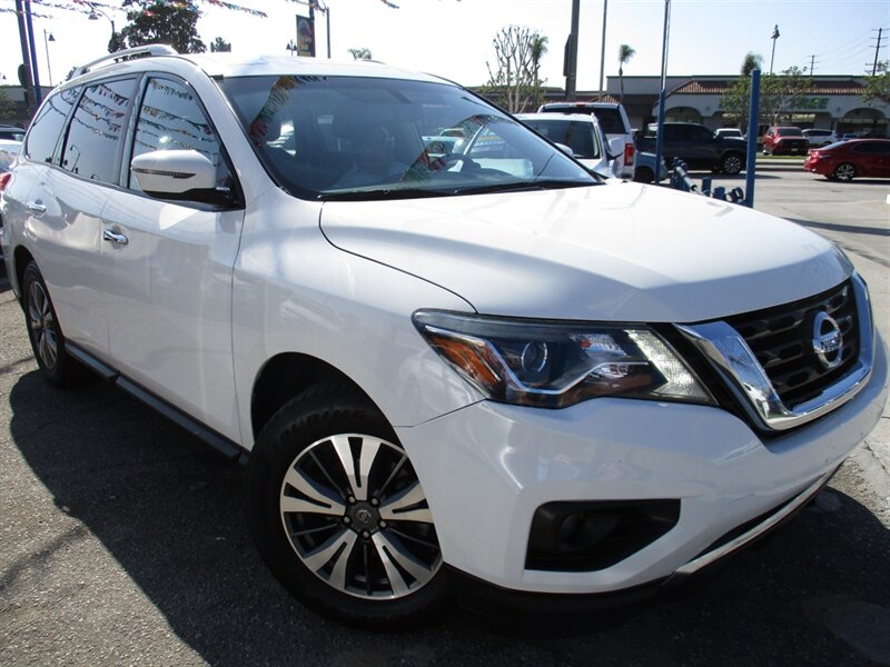 2020 Nissan Pathfinder SV  