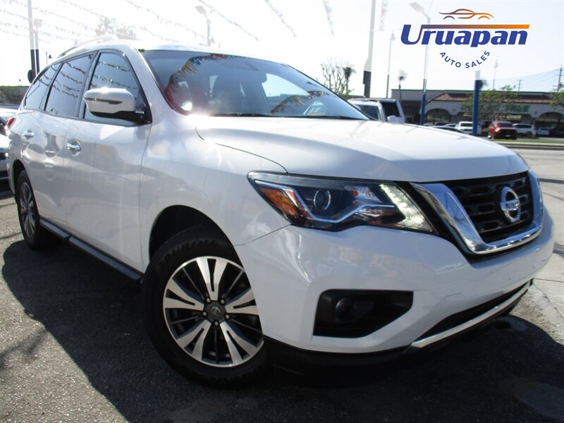 2020 Nissan Pathfinder SV  
