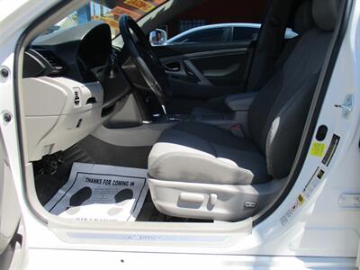 2011 Toyota Camry SE - Photo 6 - Bell, CA 90201