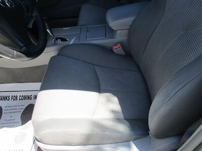 2011 Toyota Camry SE - Photo 8 - Bell, CA 90201