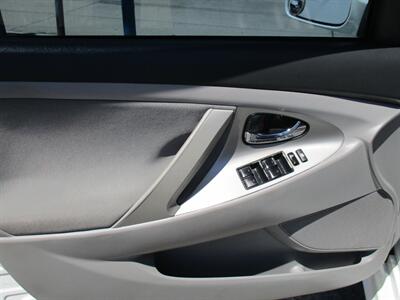 2011 Toyota Camry SE - Photo 26 - Bell, CA 90201