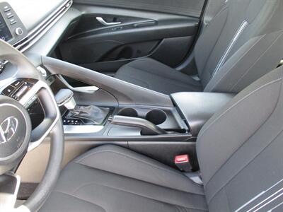 2021 Hyundai ELANTRA SEL   - Photo 13 - Bell, CA 90201