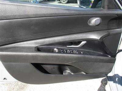 2021 Hyundai ELANTRA SEL   - Photo 36 - Bell, CA 90201