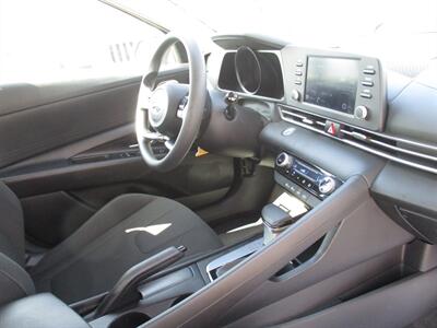 2021 Hyundai ELANTRA SEL   - Photo 24 - Bell, CA 90201