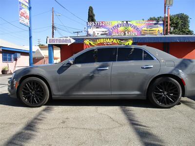 2018 Chrysler 300 Series Limited   - Photo 7 - Bell, CA 90201