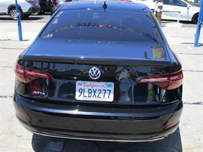 2019 Volkswagen Jetta SEL   - Photo 8 - Bell, CA 90201