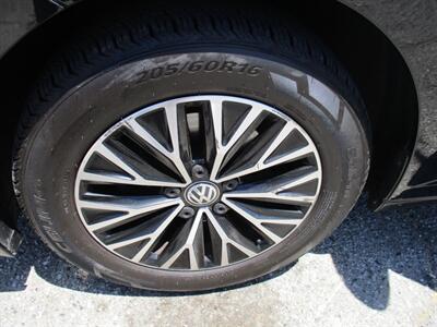 2019 Volkswagen Jetta SEL   - Photo 38 - Bell, CA 90201